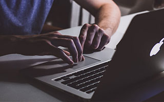 阿森纳为什么总感觉离夺冠差一点？因没利物浦和曼城一锤定音能力